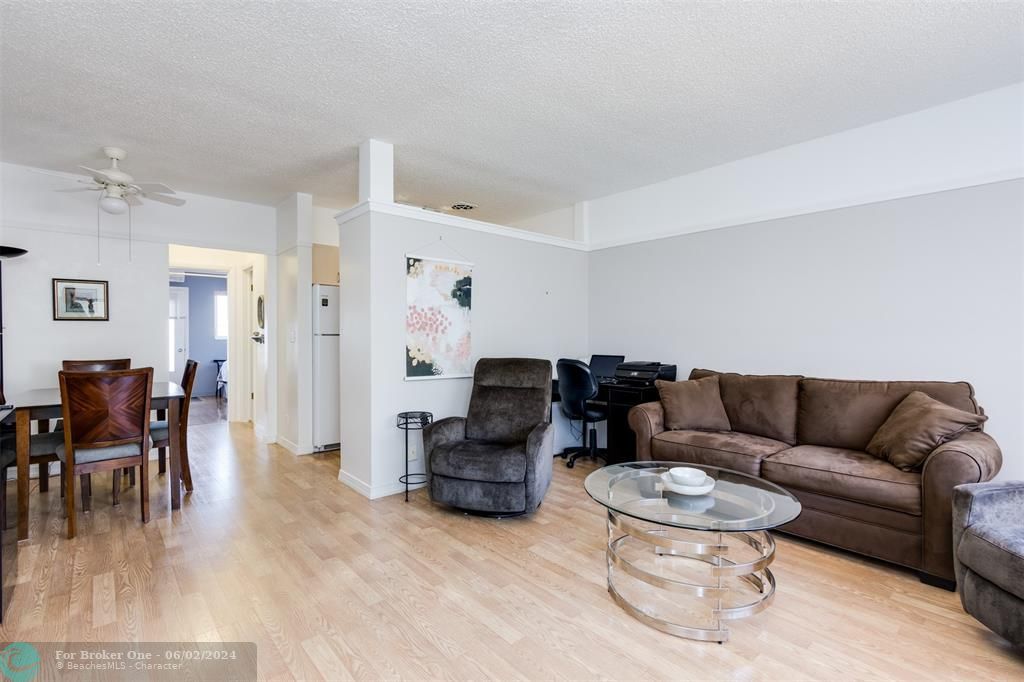 For Sale: $120,000 (1 beds, 1 baths, 625 Square Feet)