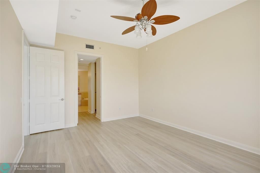 For Sale: $435,000 (2 beds, 2 baths, 1989 Square Feet)