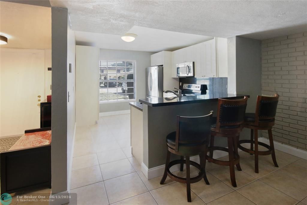 Active With Contract: $215,000 (3 beds, 2 baths, 1645 Square Feet)