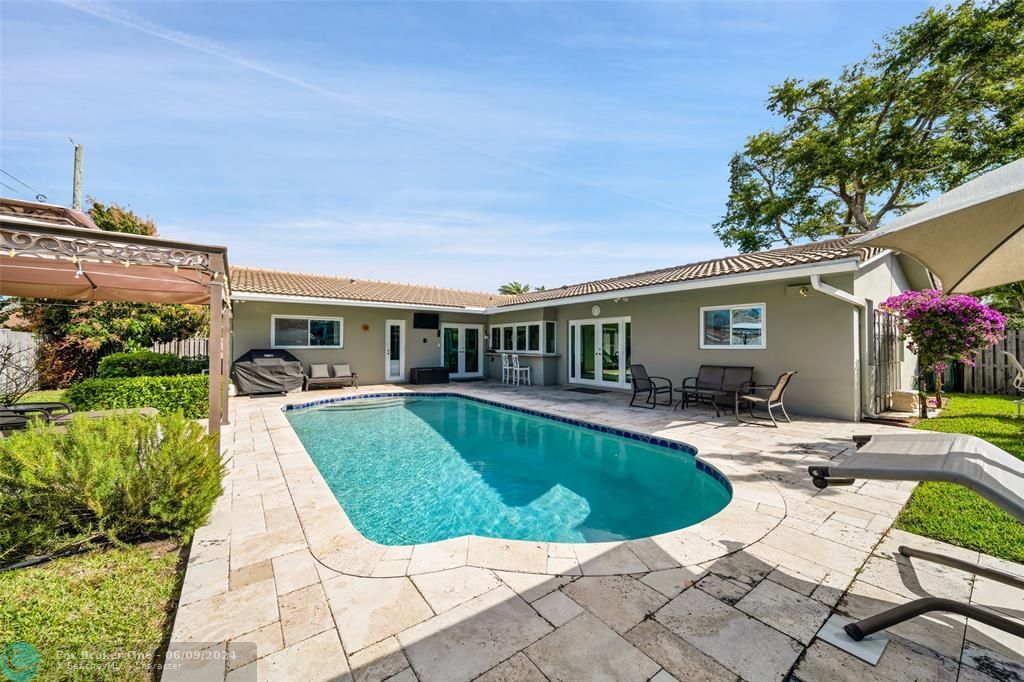 Active With Contract: $949,000 (4 beds, 2 baths, 1957 Square Feet)