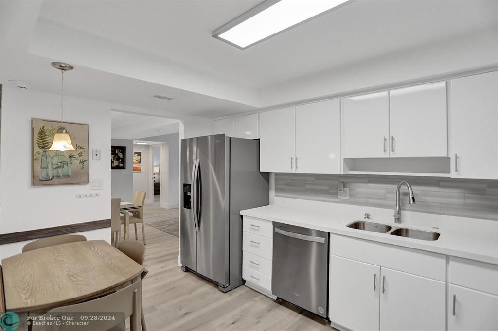 Active With Contract: $6,000 (2 beds, 2 baths, 1433 Square Feet)