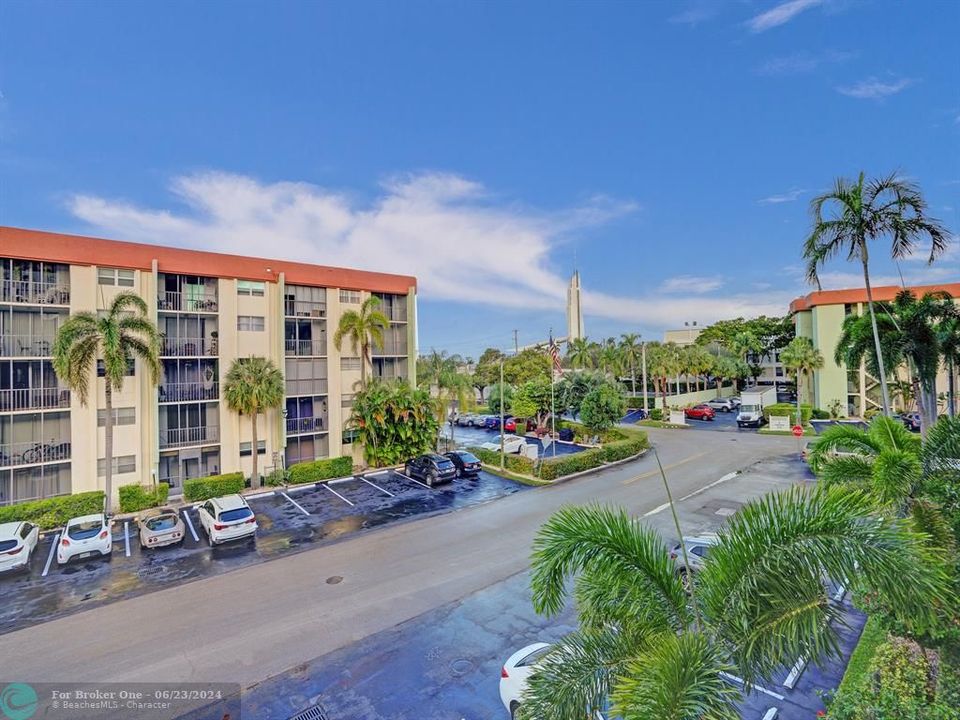 Recently Sold: $255,000 (2 beds, 2 baths, 928 Square Feet)