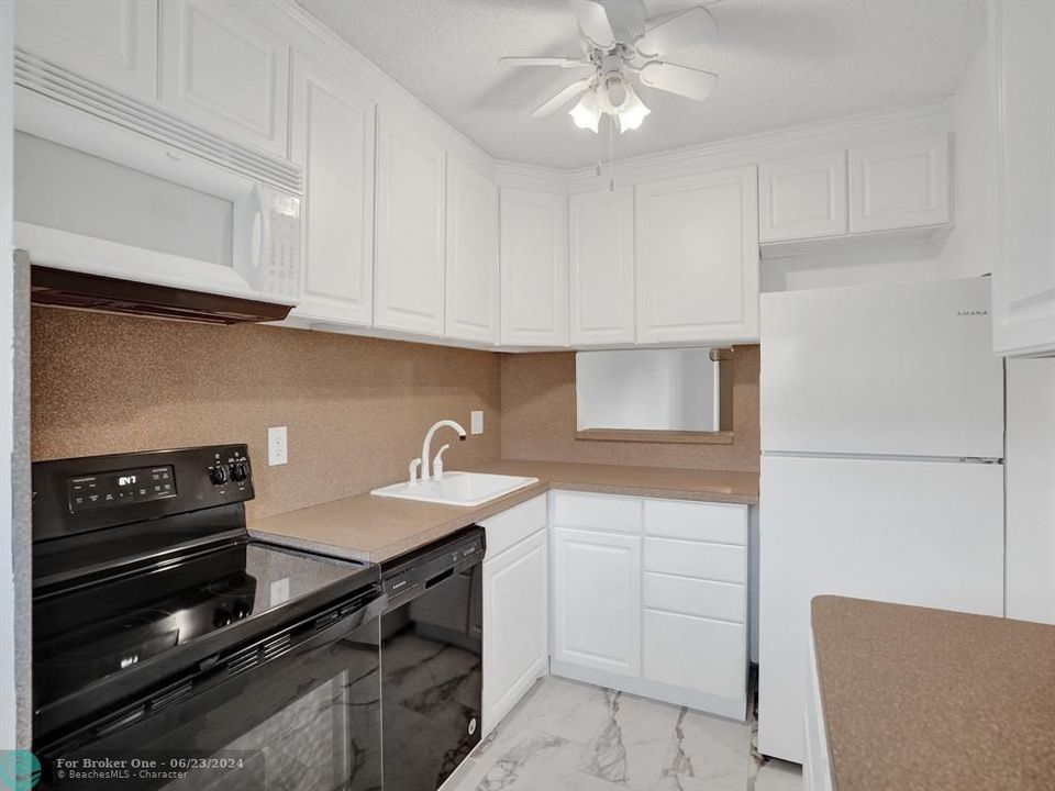 Recently Sold: $255,000 (2 beds, 2 baths, 928 Square Feet)