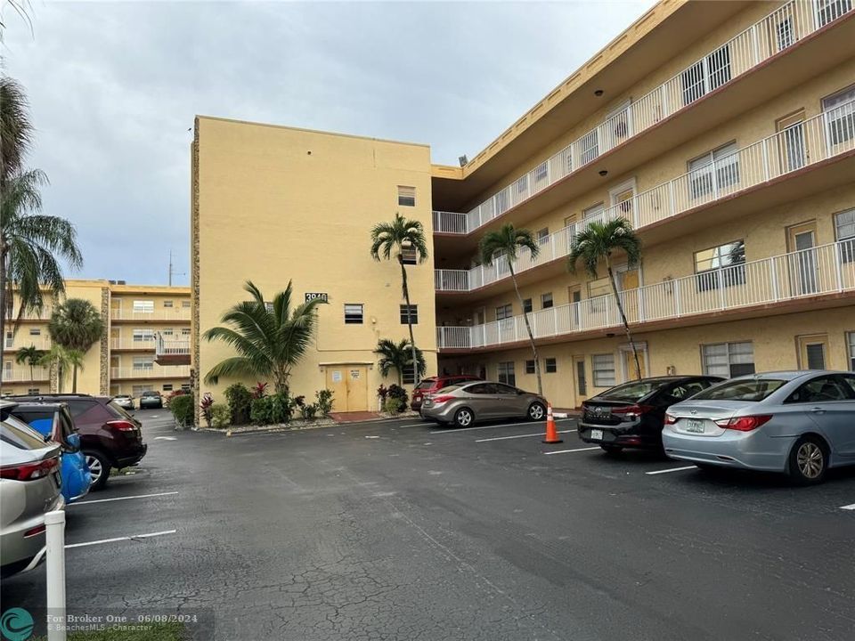 Active With Contract: $136,700 (2 beds, 2 baths, 1142 Square Feet)