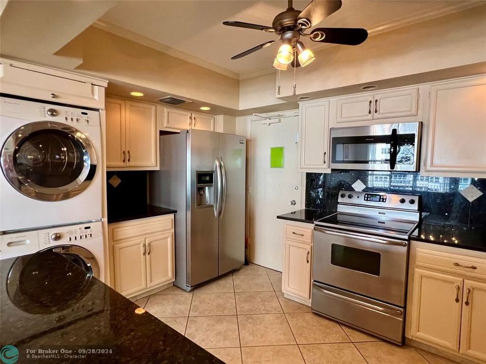 Active With Contract: $419,000 (1 beds, 1 baths, 1050 Square Feet)