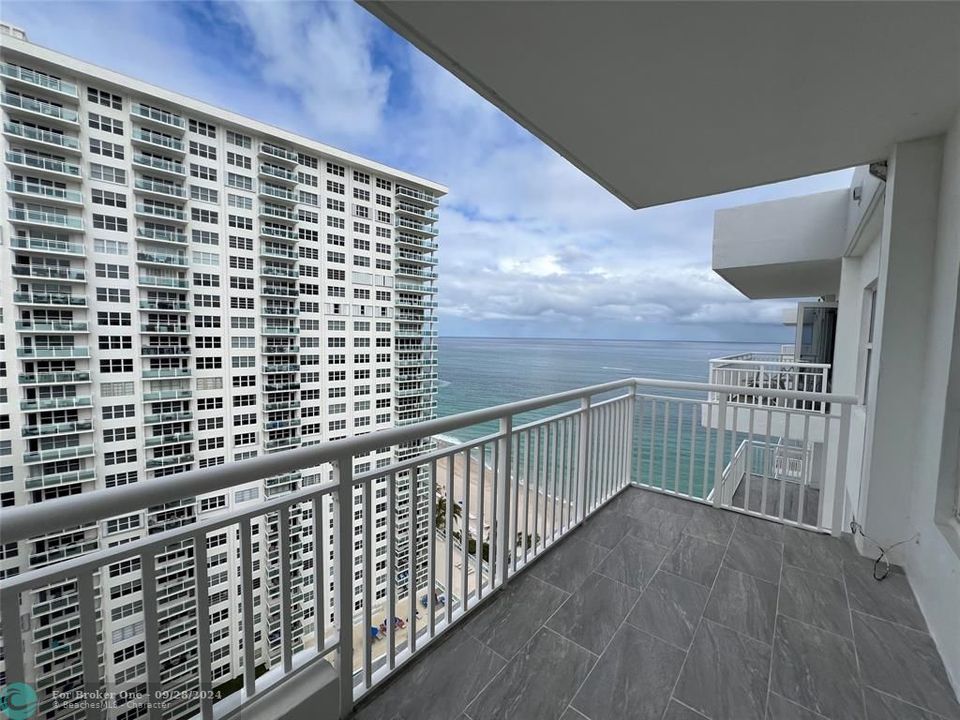 Active With Contract: $419,000 (1 beds, 1 baths, 1050 Square Feet)