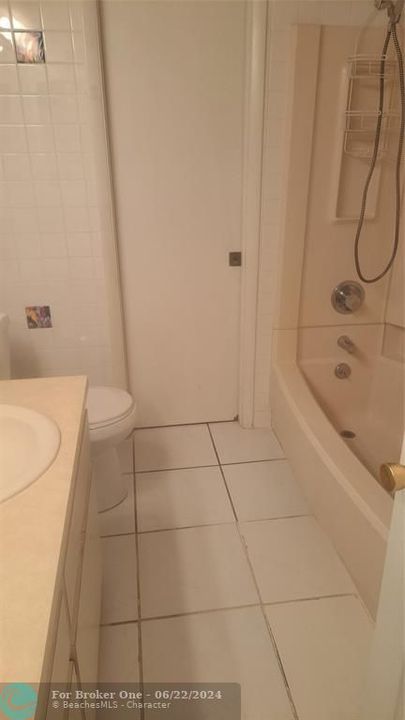 Active With Contract: $1,500 (2 beds, 1 baths, 760 Square Feet)