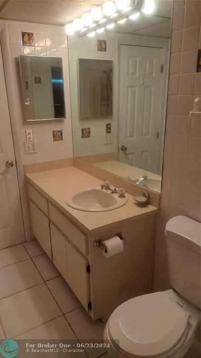 Active With Contract: $1,500 (2 beds, 1 baths, 760 Square Feet)