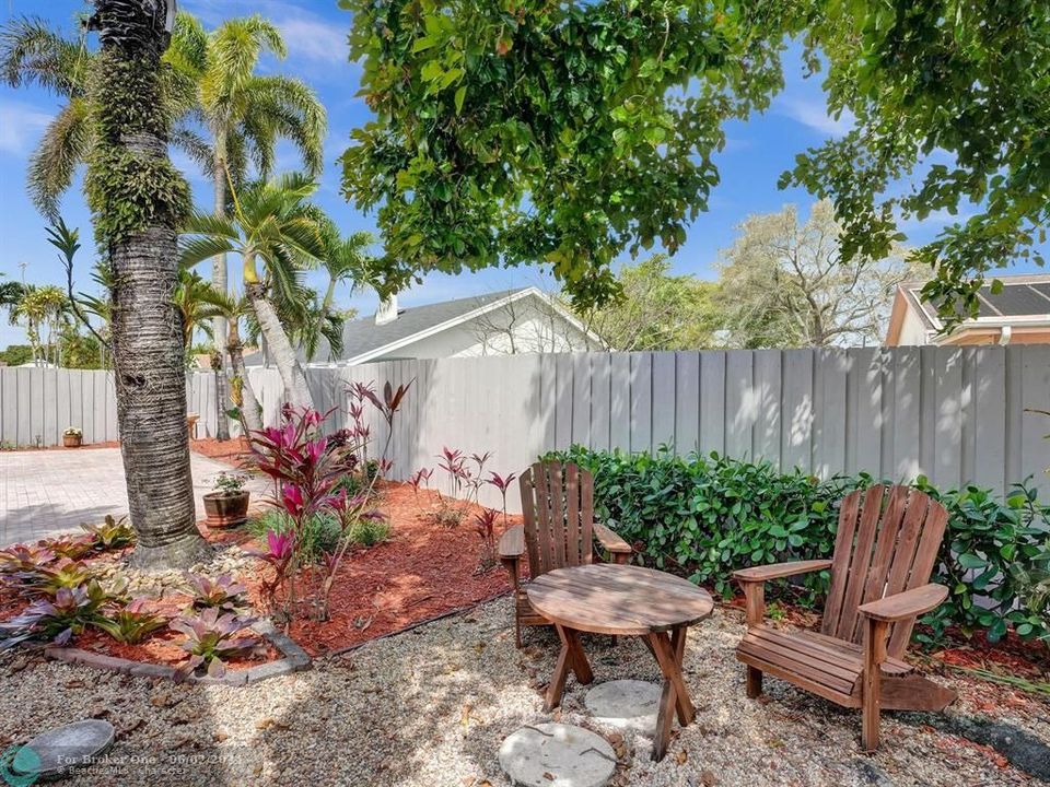 Recently Sold: $625,000 (3 beds, 2 baths, 1711 Square Feet)