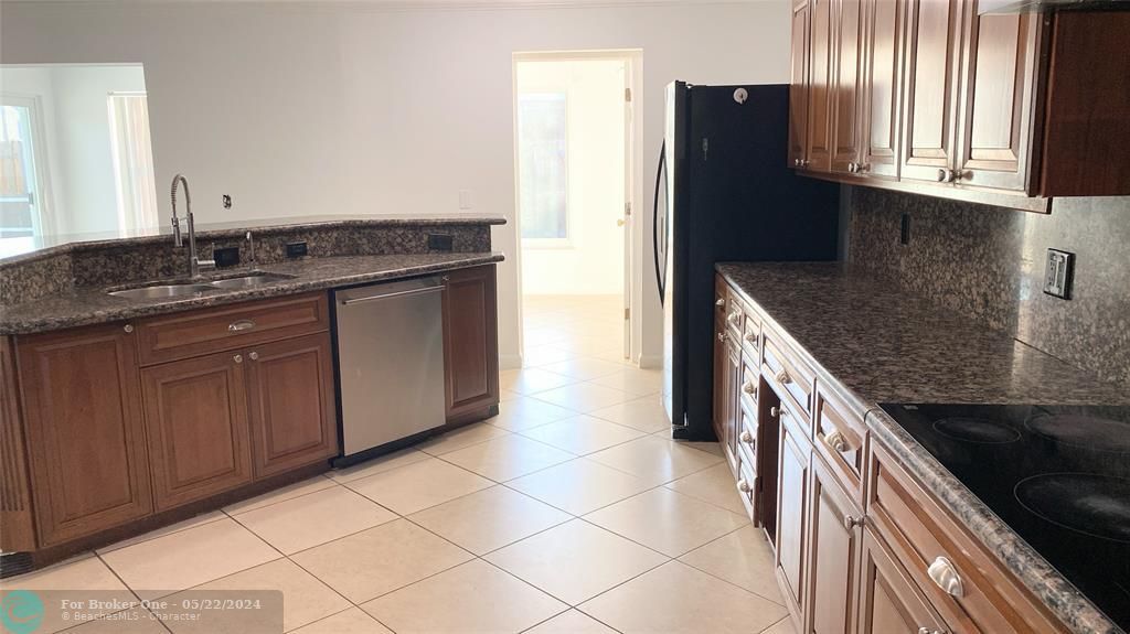 For Sale: $709,000 (4 beds, 2 baths, 1914 Square Feet)