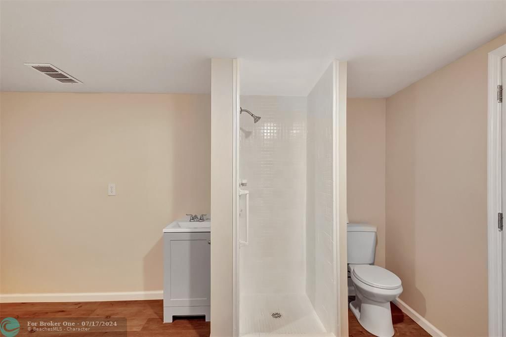 最近售出: $299,900 (4 贝兹, 2 浴室, 1220 平方英尺)