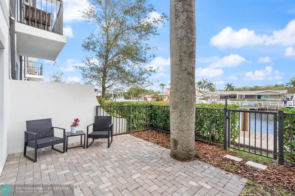 Active With Contract: $799,995 (3 beds, 2 baths, 1984 Square Feet)