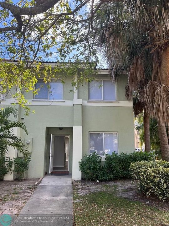 Recently Rented: $3,095 (3 beds, 2 baths, 1440 Square Feet)