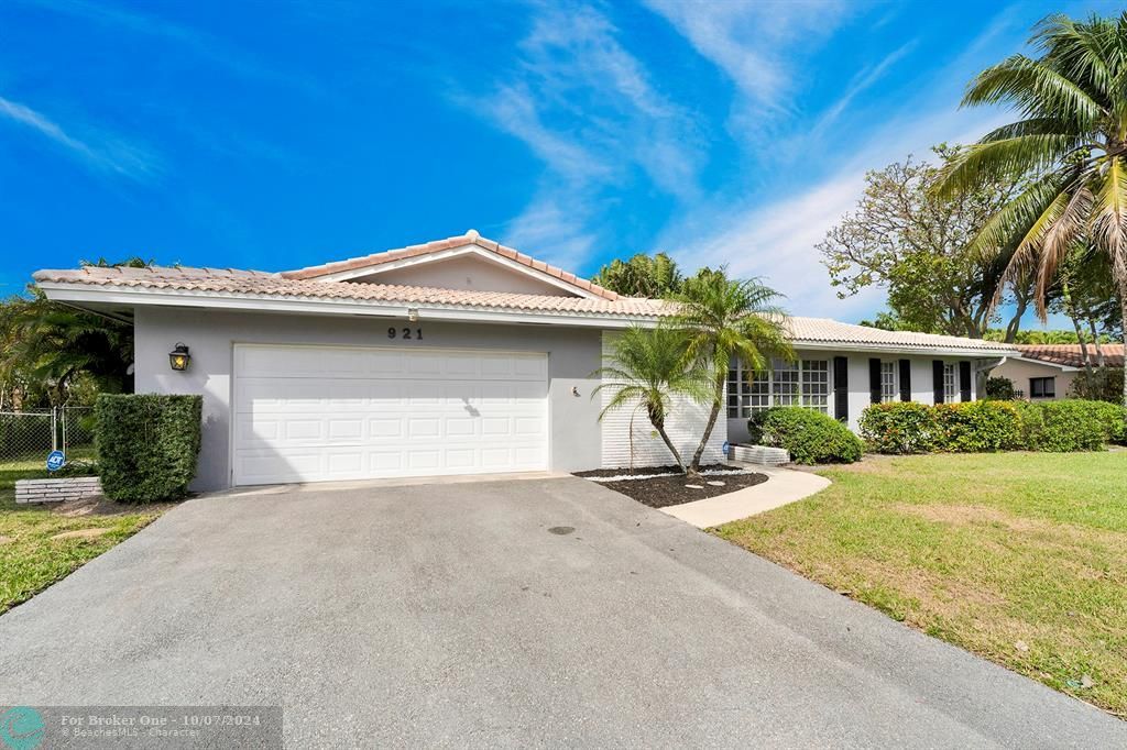 Active With Contract: $710,000 (4 beds, 2 baths, 2257 Square Feet)