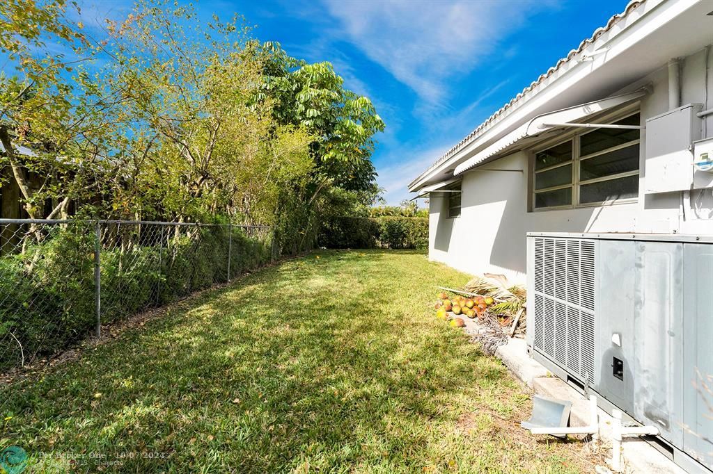 Active With Contract: $710,000 (4 beds, 2 baths, 2257 Square Feet)