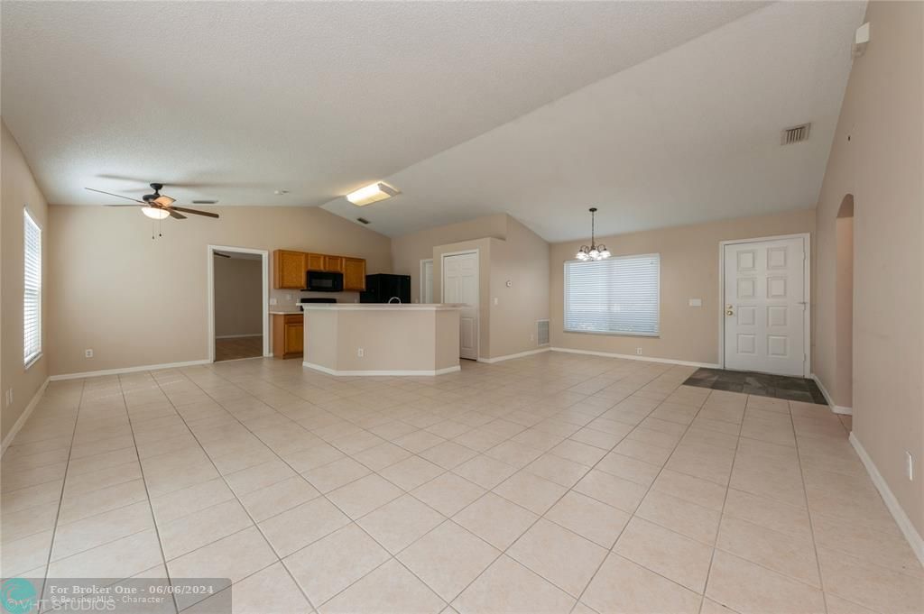 Recently Sold: $369,000 (3 beds, 2 baths, 1329 Square Feet)