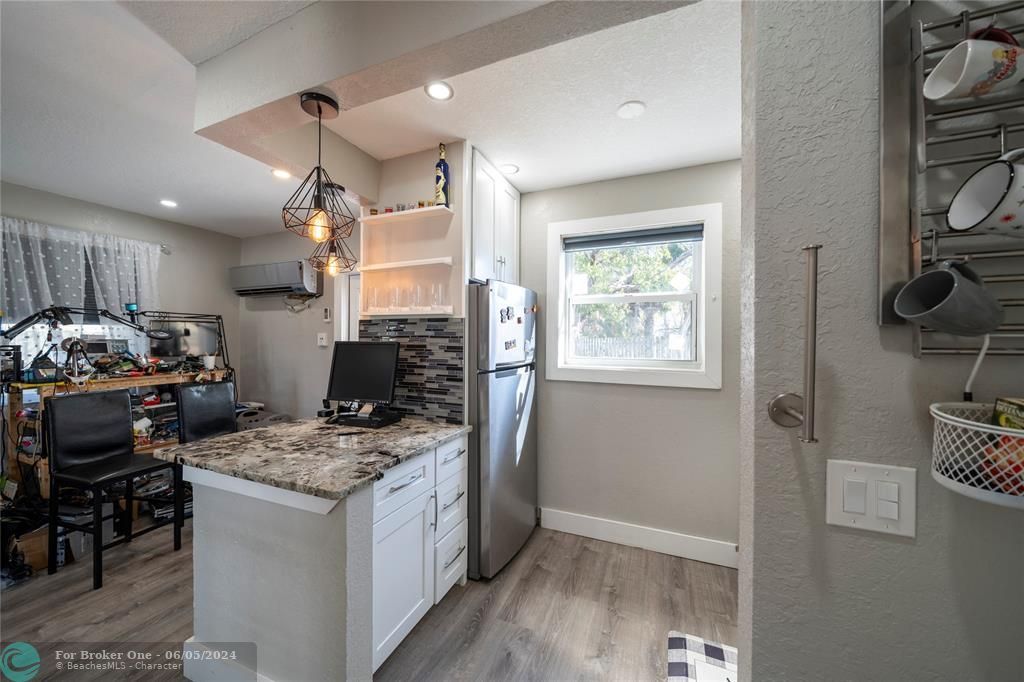 Active With Contract: $360,000 (2 beds, 1 baths, 620 Square Feet)