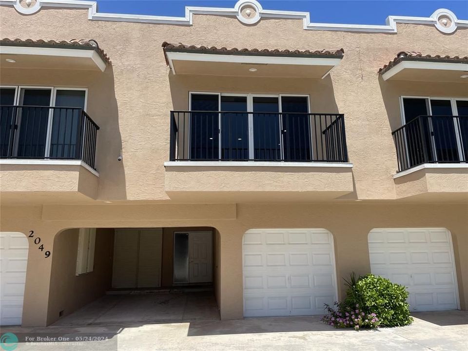 Recently Sold: $694,400 (2 beds, 2 baths, 1013 Square Feet)
