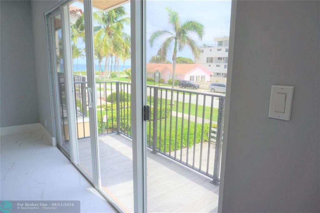 Recently Sold: $694,400 (2 beds, 2 baths, 1013 Square Feet)