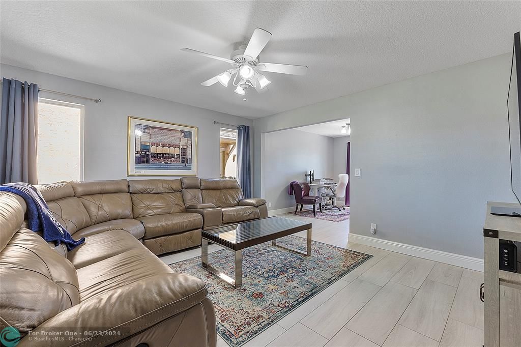 Active With Contract: $464,900 (3 beds, 2 baths, 1512 Square Feet)