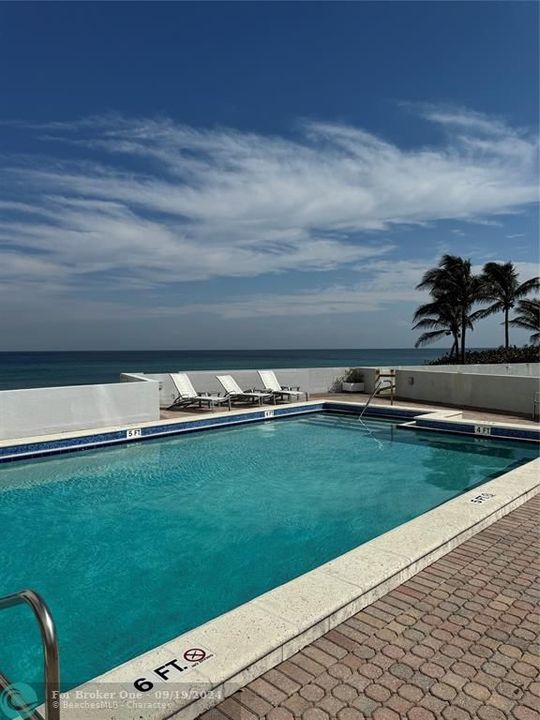 Active With Contract: $4,500 (3 beds, 3 baths, 2027 Square Feet)