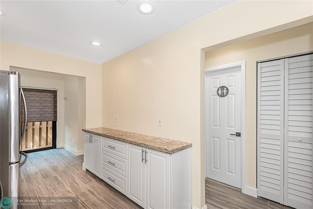 Active With Contract: $437,900 (2 beds, 2 baths, 1326 Square Feet)