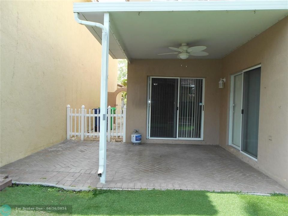 Active With Contract: $3,200 (3 beds, 2 baths, 1815 Square Feet)