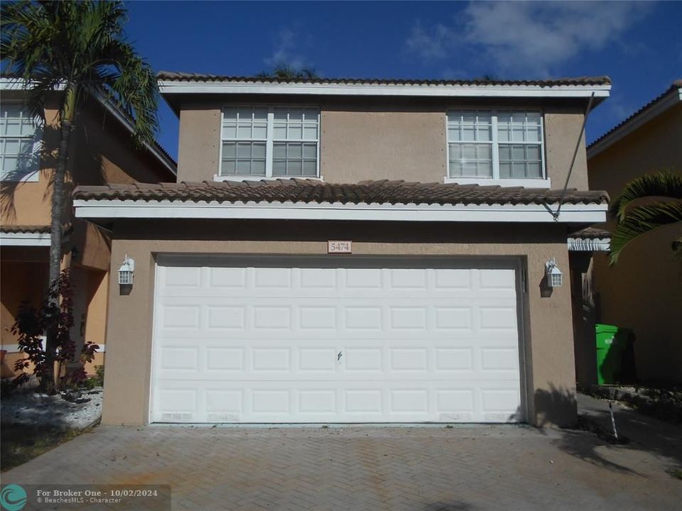 Active With Contract: $3,200 (3 beds, 2 baths, 1815 Square Feet)