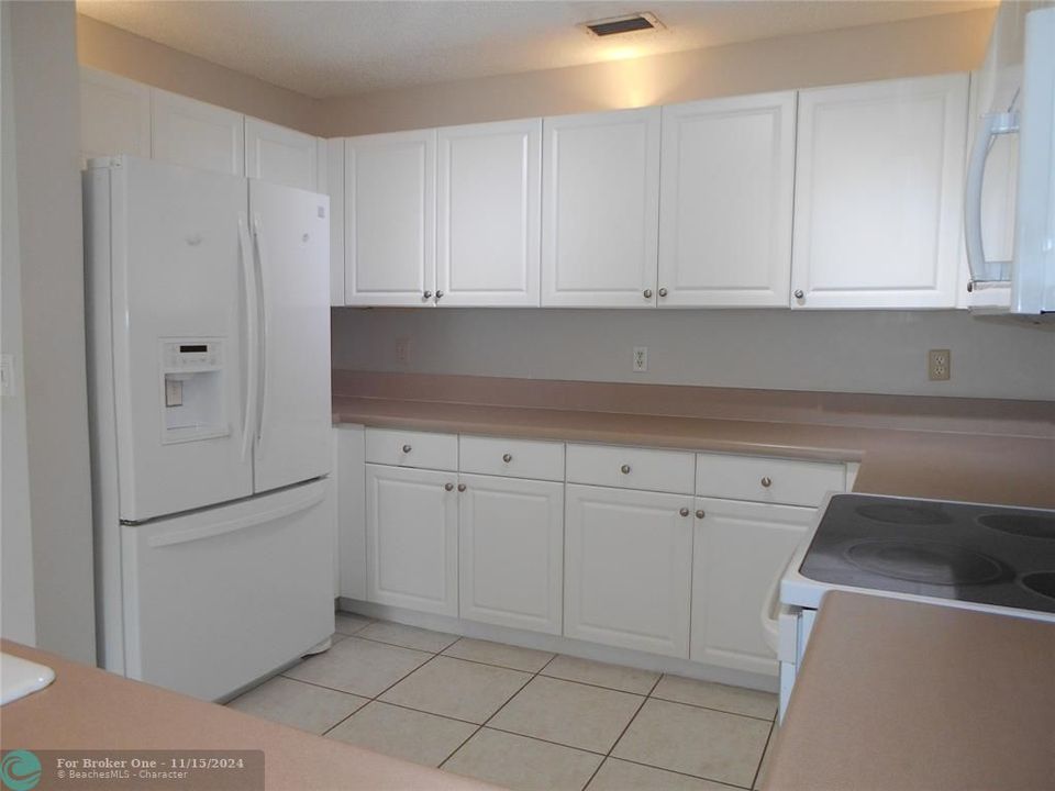 Active With Contract: $3,200 (3 beds, 2 baths, 1815 Square Feet)