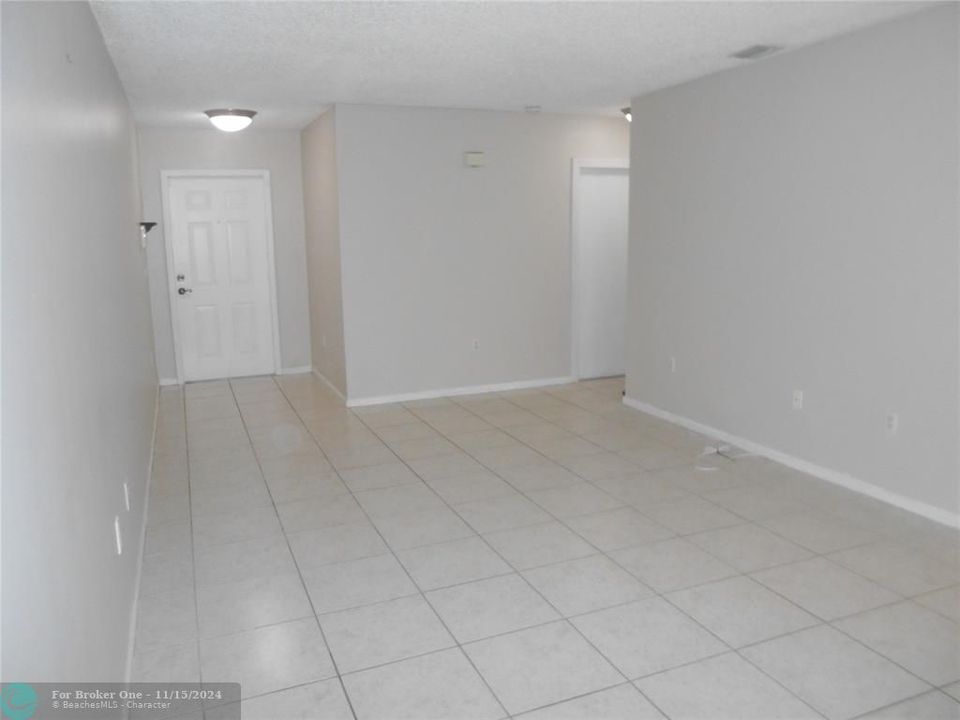 Active With Contract: $3,200 (3 beds, 2 baths, 1815 Square Feet)