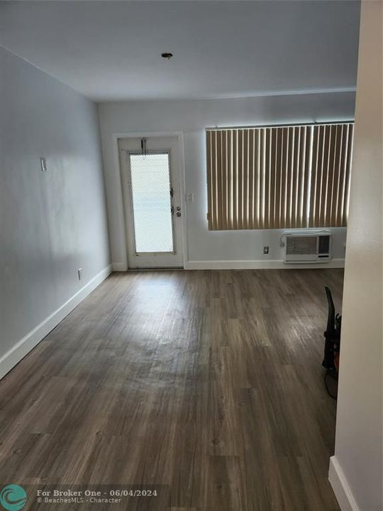 Active With Contract: $1,399 (1 beds, 1 baths, 595 Square Feet)