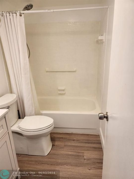 Active With Contract: $1,399 (1 beds, 1 baths, 595 Square Feet)