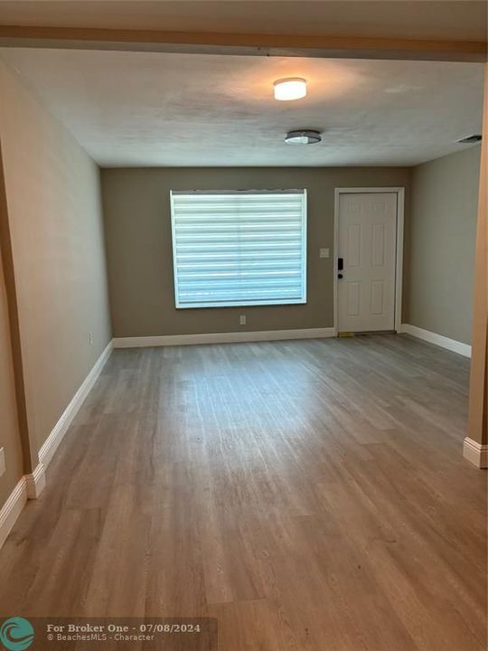 Active With Contract: $2,300 (2 beds, 2 baths, 1000 Square Feet)