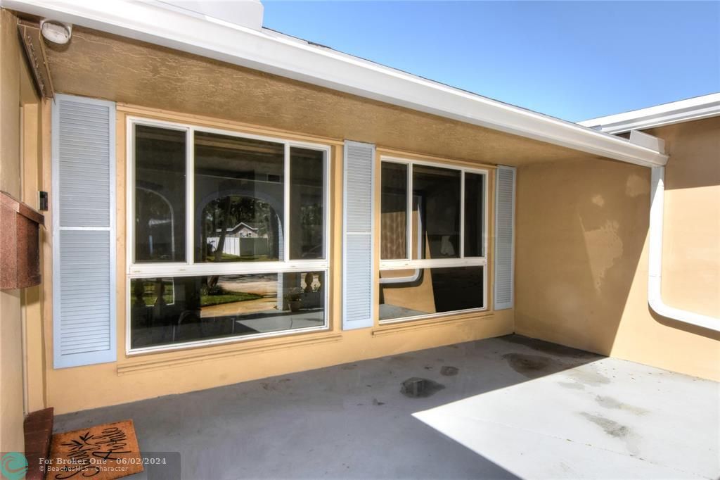 Active With Contract: $649,900 (3 beds, 2 baths, 1723 Square Feet)