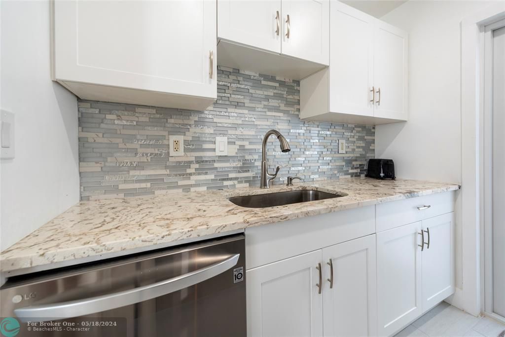 Active With Contract: $2,250 (1 beds, 1 baths, 0 Square Feet)