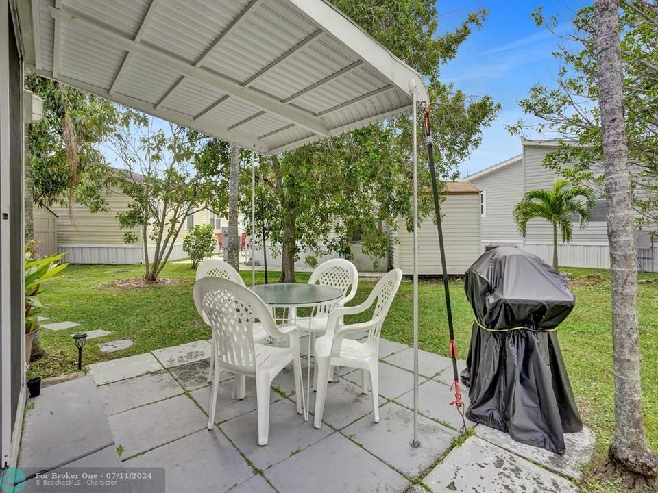 Active With Contract: $249,900 (3 beds, 3 baths, 1132 Square Feet)