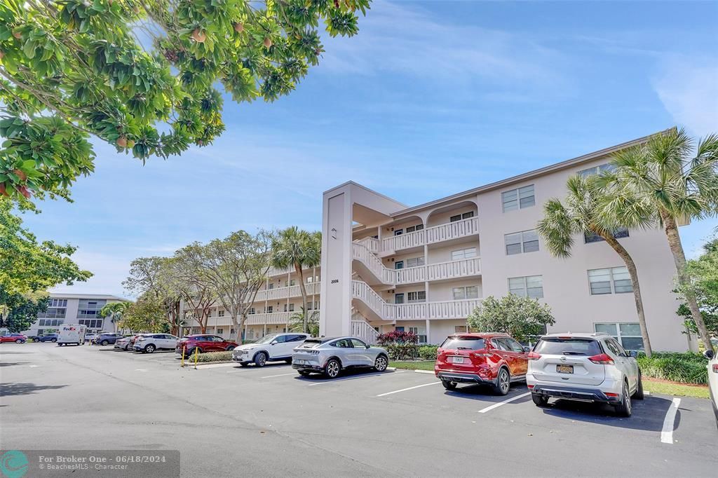 Active With Contract: $169,900 (2 beds, 2 baths, 1161 Square Feet)