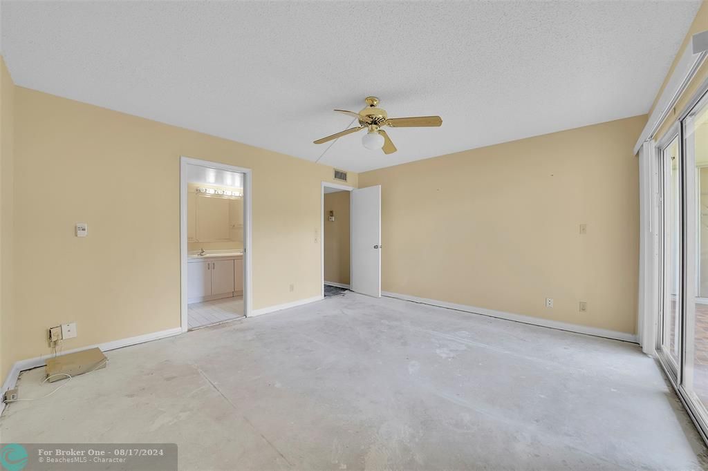 Active With Contract: $169,900 (2 beds, 2 baths, 1161 Square Feet)