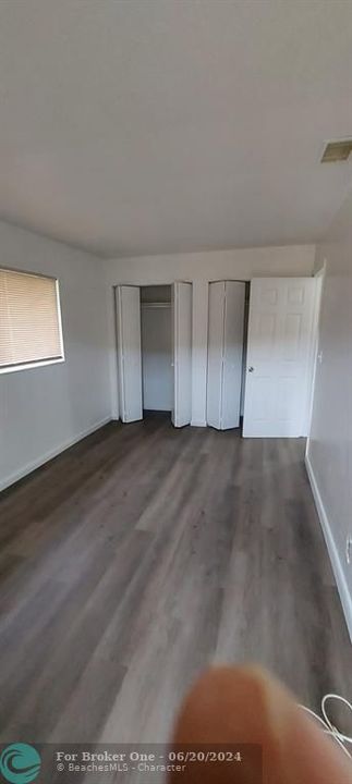 Active With Contract: $2,400 (3 beds, 1 baths, 1030 Square Feet)