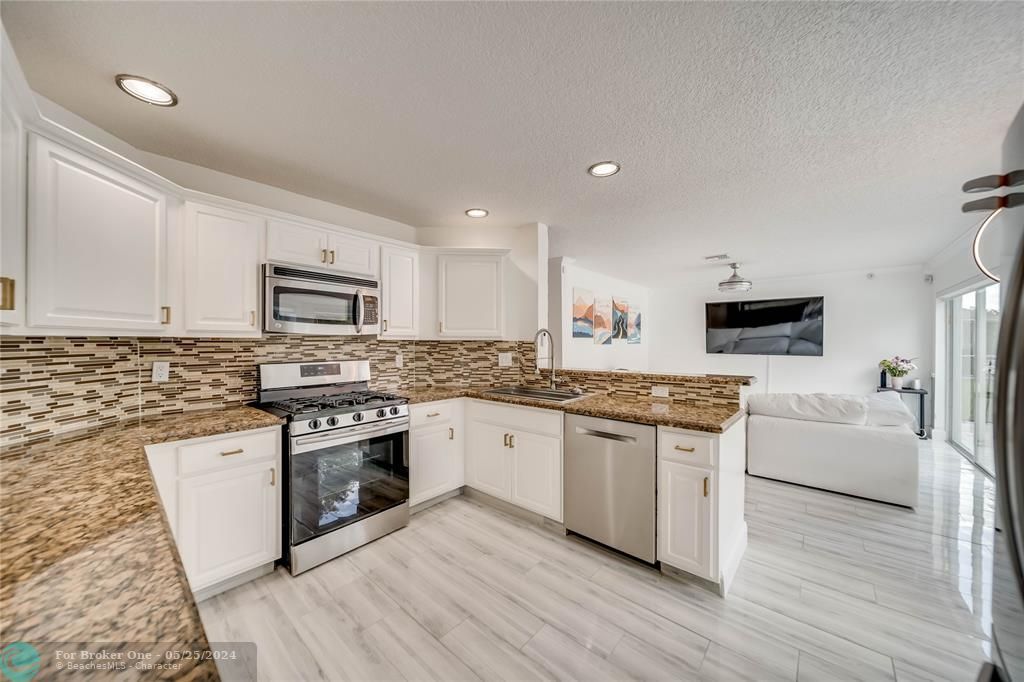 Recently Sold: $799,900 (4 beds, 2 baths, 2514 Square Feet)