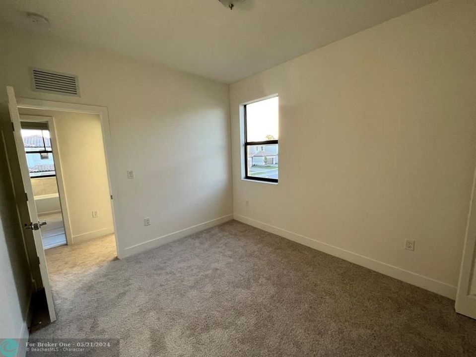 For Rent: $2,600 (3 beds, 2 baths, 2529 Square Feet)