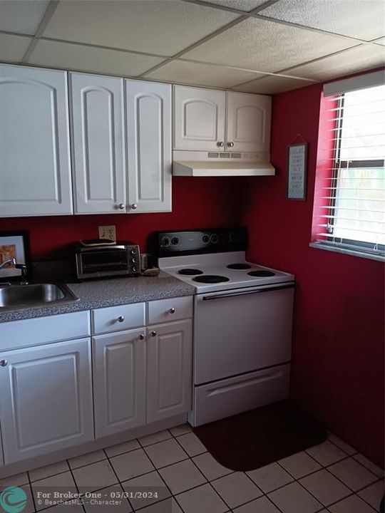 For Sale: $154,900 (1 beds, 1 baths, 900 Square Feet)