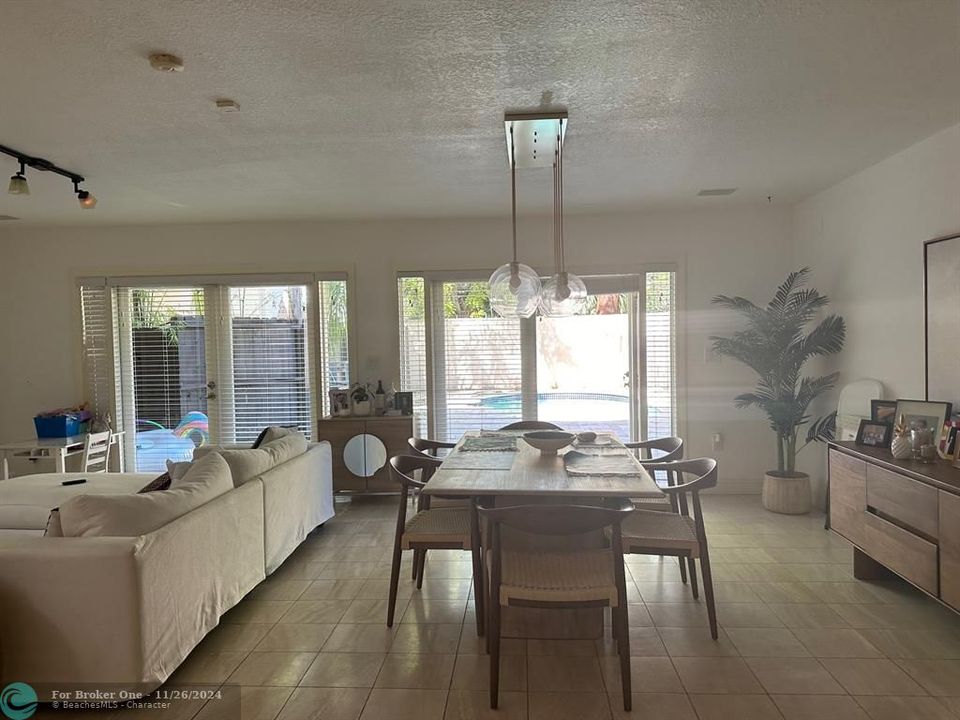 Active With Contract: $6,350 (3 beds, 2 baths, 2190 Square Feet)