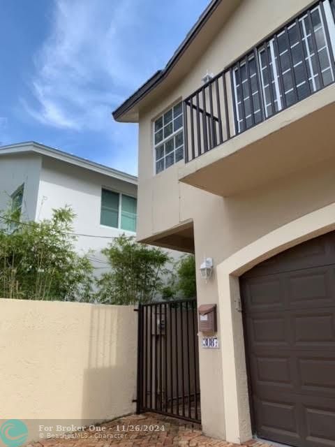 Active With Contract: $6,350 (3 beds, 2 baths, 2190 Square Feet)