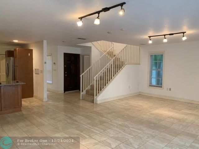 Active With Contract: $6,350 (3 beds, 2 baths, 2190 Square Feet)