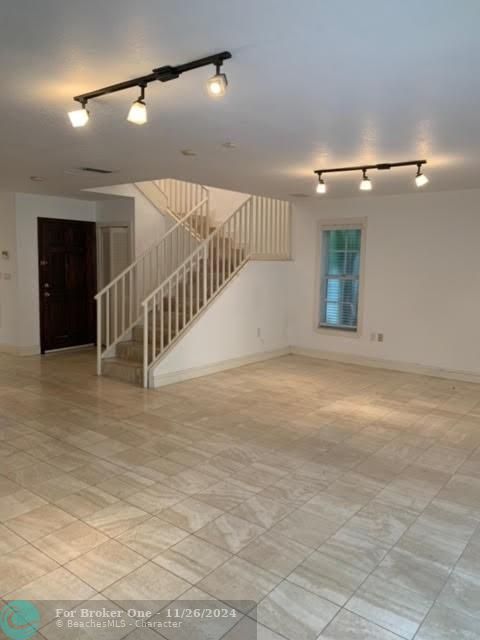 Active With Contract: $6,350 (3 beds, 2 baths, 2190 Square Feet)