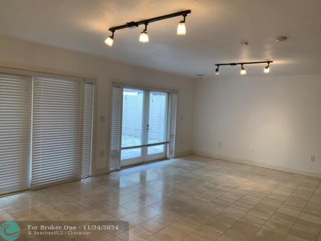 Active With Contract: $6,350 (3 beds, 2 baths, 2190 Square Feet)