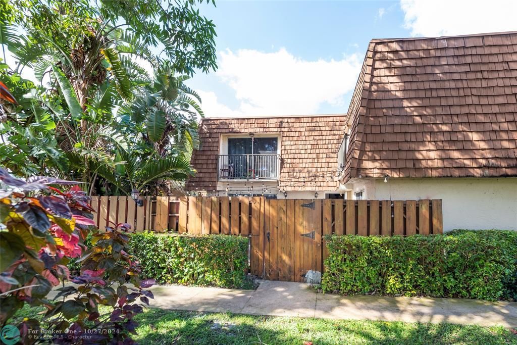 For Sale: $395,000 (2 beds, 2 baths, 1500 Square Feet)