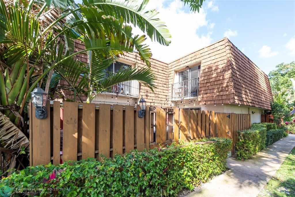 For Sale: $395,000 (2 beds, 2 baths, 1500 Square Feet)