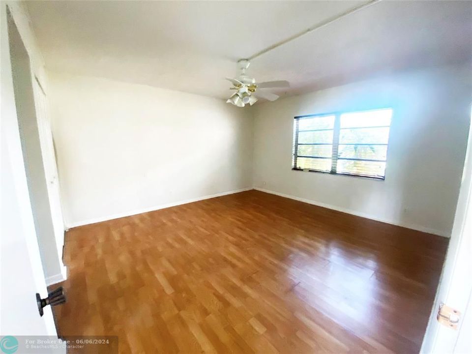 For Sale: $198,000 (2 beds, 2 baths, 1050 Square Feet)